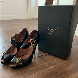 Authentic Giuseppe Zanotti Black Pantent Pumps